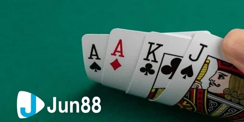 Chơi Omaha Poker: Kỹ Năng Chơi Và Những Biến Thể Độc Đáo